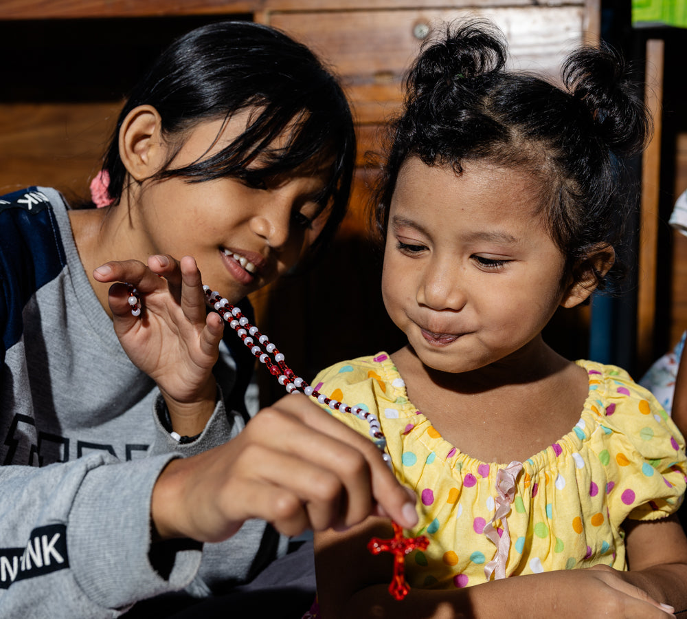 Bunte Rosenkränze aus Indonesien (5 Farbvarianten)