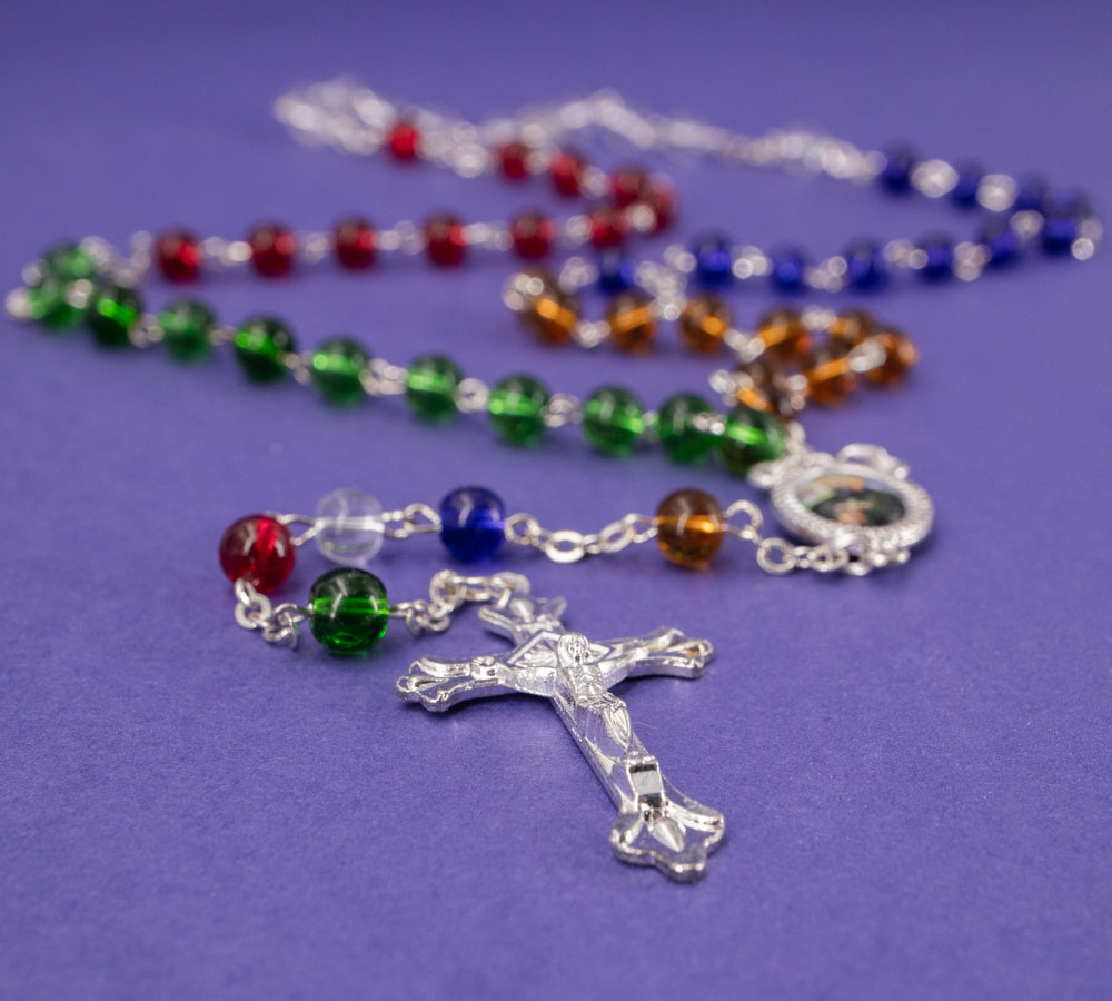 Farbenfroher Missions-Rosenkranz aus Rom