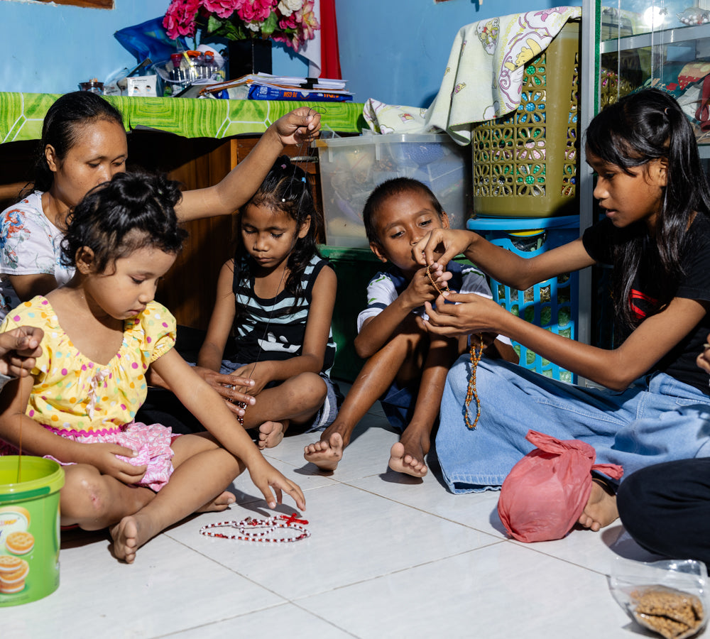 Bunte Rosenkränze aus Indonesien (5 Farbvarianten)