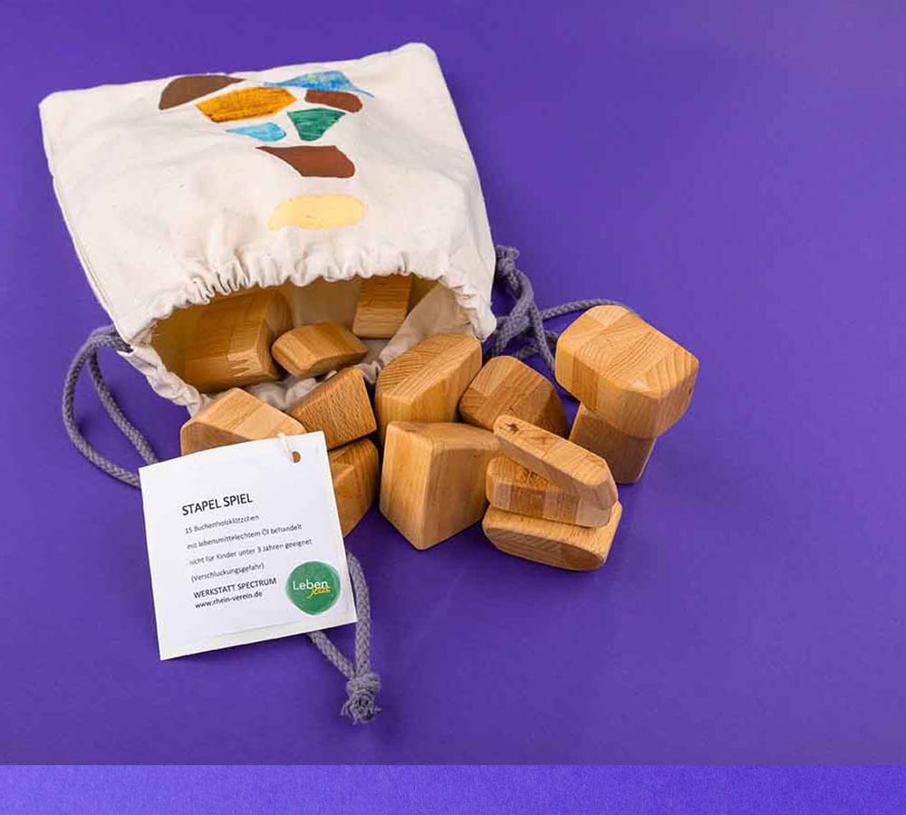 Kreativ-Spiel mit Stapelsteinen aus Buchenholz